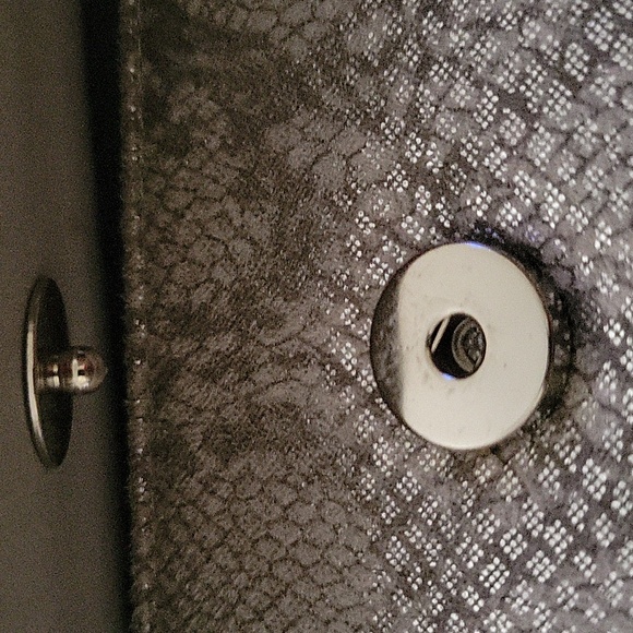 Grey faux snakeskin clutch. - Picture 5 of 6